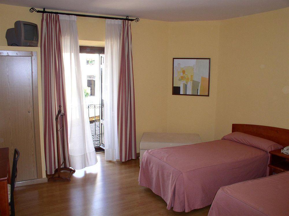 Hostal Restaurante Puerta Del Alcazar Ávila Extérieur photo